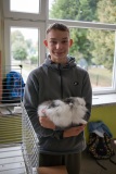Uczeń kl. 6 ze swoim królikiem
